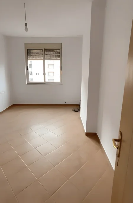 Tirane, jepet me qera apartament 1+1+Ballkon Kati 4, 62 m² 300 € (Astir)