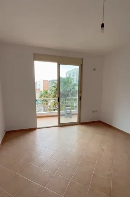 Tirane, jepet me qera apartament 1+1+Ballkon Kati 4, 62 m² 300 € (Astir)