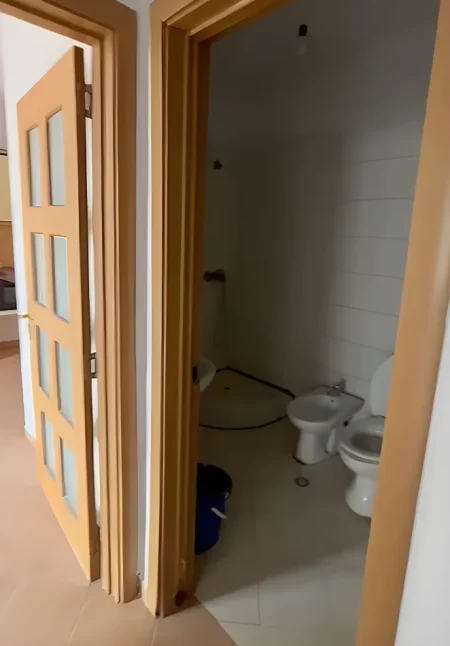 Tirane, jepet me qera apartament 1+1+Ballkon Kati 4, 62 m² 300 € (Astir)