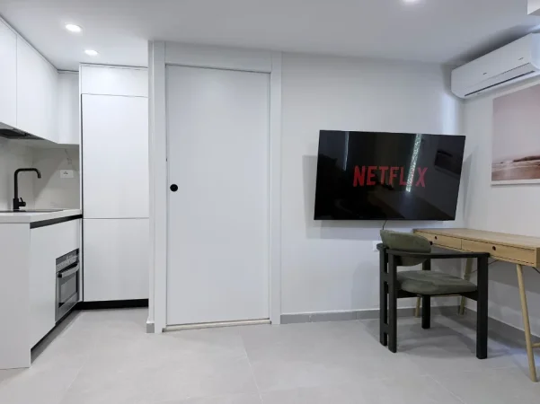 Tirane, jepet me qera garsonier 1+1 Kati 1, 40 m² 350 € 