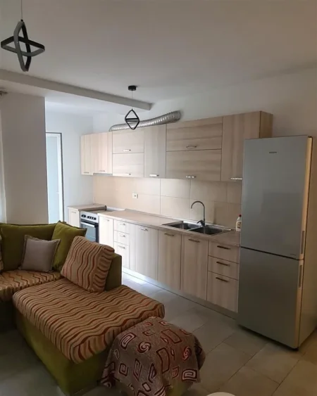 Tirane, jepet me qera apartament 1+1+Ballkon Kati 4, 63 m², 55 000 Leke (21 Dhjetori)