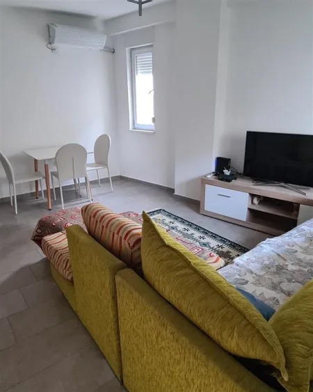 Tirane, jepet me qera apartament 1+1+Ballkon Kati 4, 63 m², 55 000 Leke (21 Dhjetori)