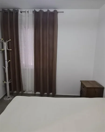 Tirane, jepet me qera apartament 1+1+Ballkon Kati 4, 63 m², 55 000 Leke (21 Dhjetori)