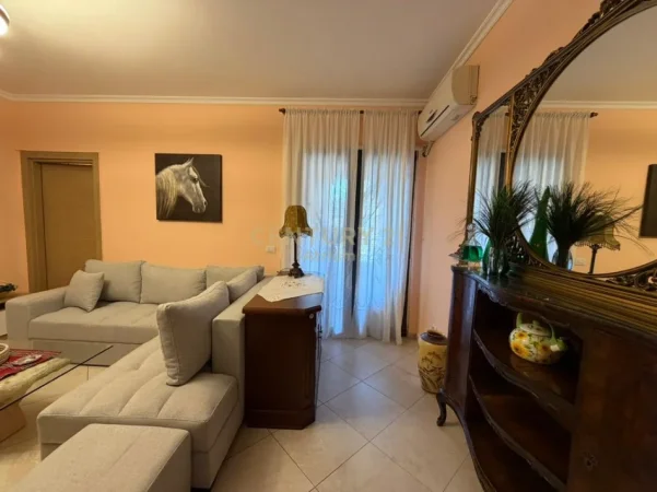 Tirane, jepet me qera apartament 1+1+Ballkon Kati 1, 80 m² 600 € (ministria e jashtme)