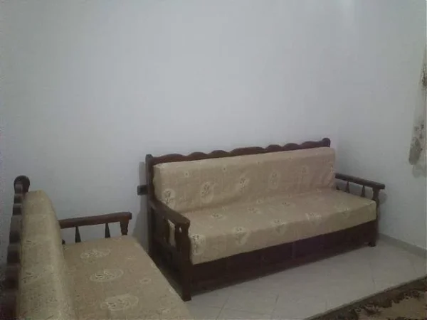 Vlore, - Ofrohet me qera per pushime nje apartament