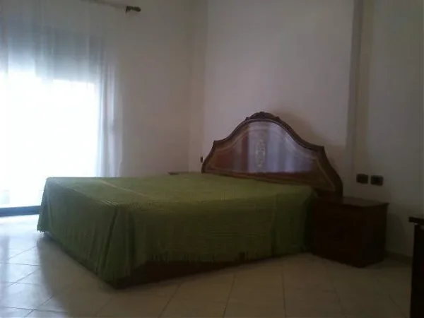 Vlore, - Ofrohet me qera per pushime nje apartament