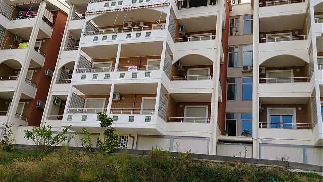 Vlore, jap me qera apartament 80 m²  buze detit per pushime verore ose fundjava