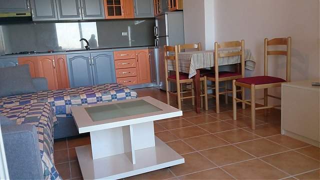 Vlore, jap me qera apartament buze detit  te rezidenca qeveritare