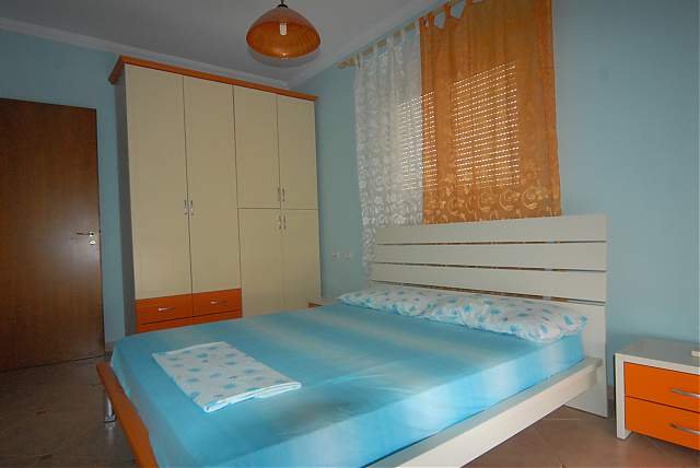 Vlore, jap me qera apartament 3+1 Kati 8, 130 m², duke filluar nga 35 Euro/nata (Lagjia Centrale)