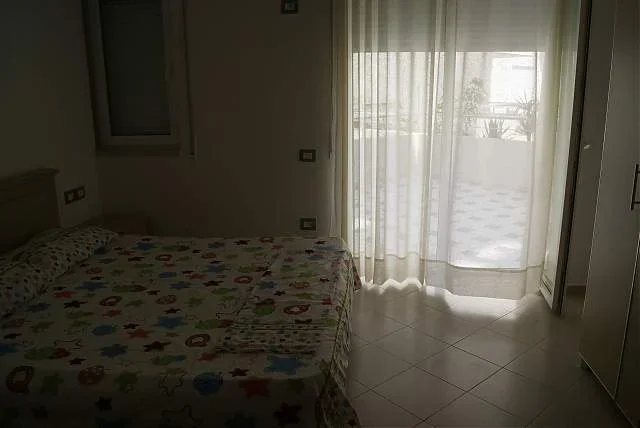 Vlore, jap me qera apartament 1+1+BLK Kati 2, 4.000 Leke/nata (Kompleksi Oslo, Uji i ftohte, Vlore)