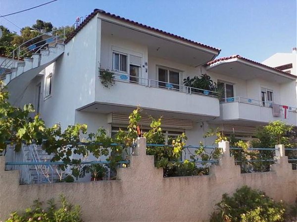 Sarande, jap me qera Vile 2+1+BLK Kati 2, 500 m² 3.000  (Hotel Freskia ne zbritje te qafes se 6)