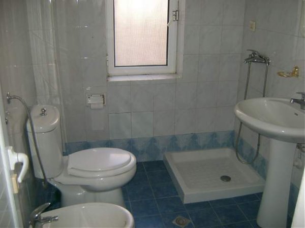 Vlore, jap me qera apartament 2+1+BLK Kati 1, 80 m² 5.000 Leke/nata (Prane Gjimnazit Ismail Qemali)