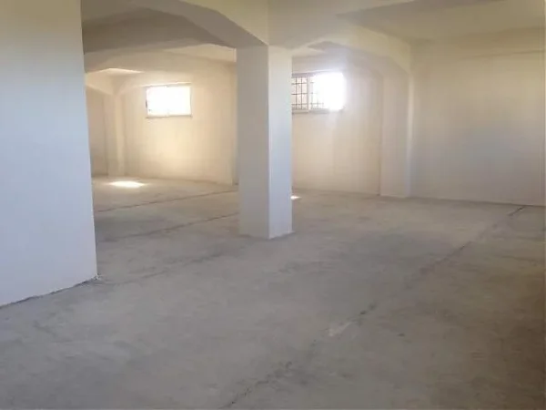 Durres, jap me qera ambjent magazine 500 m2, e pershtatshme per Call Center,Zyra, Restorant, Magazine, Supermarket, Dhome Frigoriferike, Punishte Rrob
