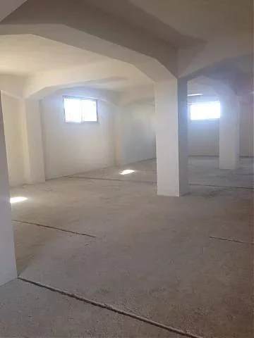 Durres, jap me qera ambjent magazine 500 m2, e pershtatshme per Call Center,Zyra, Restorant, Magazine, Supermarket, Dhome Frigoriferike, Punishte Rrob