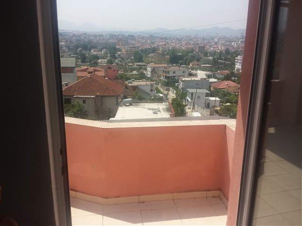 Tirane, jap me qera shtepi Kati 4, 100 m² 25.000 Leke (Babrru , rruga 'Spiro Kote')