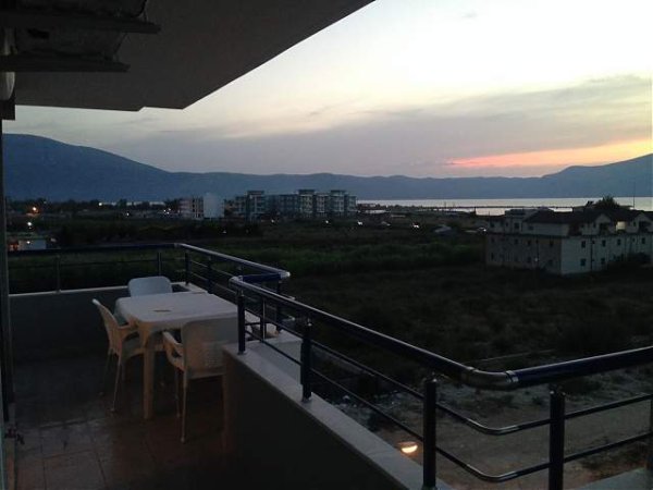 Vlore, jap me qera apartament Kati 4, 65 m² 35 Euro/nata (Rradhime)