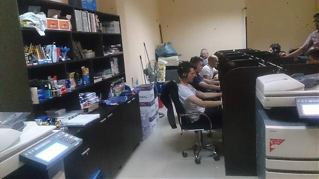 Tirane, - Shitet Internet Center, Tek Gjimnazi Ismail Qemali!