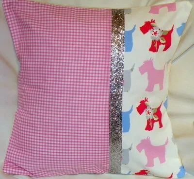 Tirane, Qepim perde, çarcafë, jastëkë, mbulesa krevatesh apo tavoline, sofrabezë, këllëfë