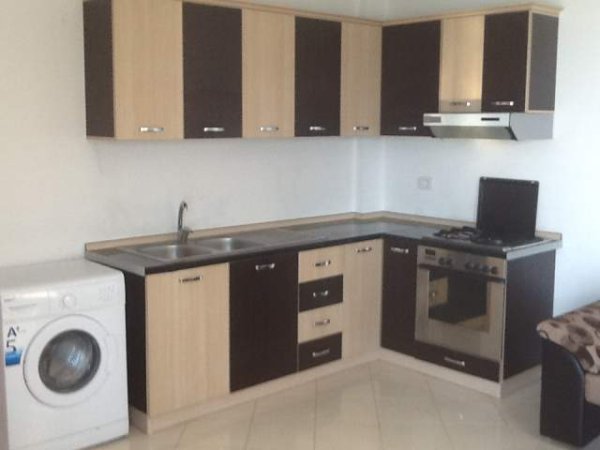 Durres, jap me qera apartament Kati 3, 86 m² 30 Euro (Golem)