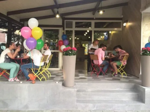 Tirane, jap me qera lokal Kati 1, 65 m²  (Blv"BajramCurri", 100m mbi Drejtorine e pergjithshme te Policise)