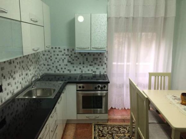 Tirane, jap me qera apartament 3+1+BLK Kati 1, 96 m² 600 Euro (Bulevardi Bajram Curi)