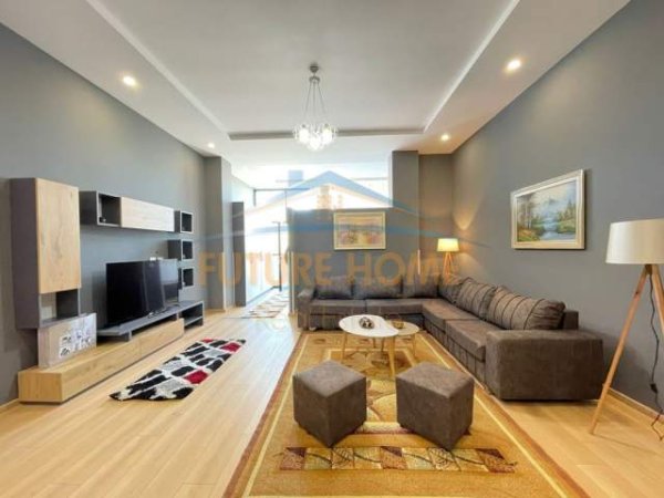 Tirane, jepet me qera apartament 1+1 Kati 1, 110 m² 400 Euro (Liqeni I Thatë)