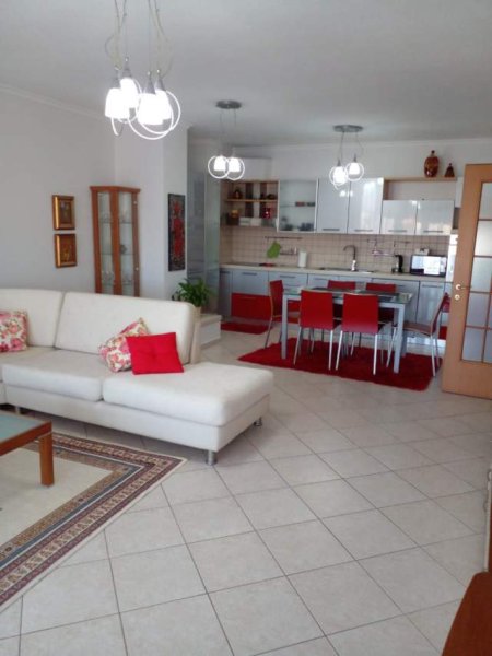 Tirane, jepet me qera 2+1 Kati 9, 120 m² 850  (Rruga Brigada VIII Tiranë,Shqipëria)