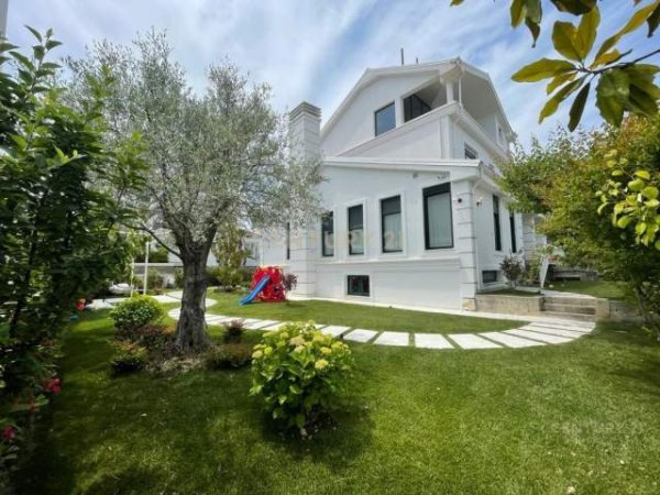 Tirane, jap me qera Vile 4+1+A+BLK Kati 0, 541 m² 4.000 Euro (Akacia Hill)