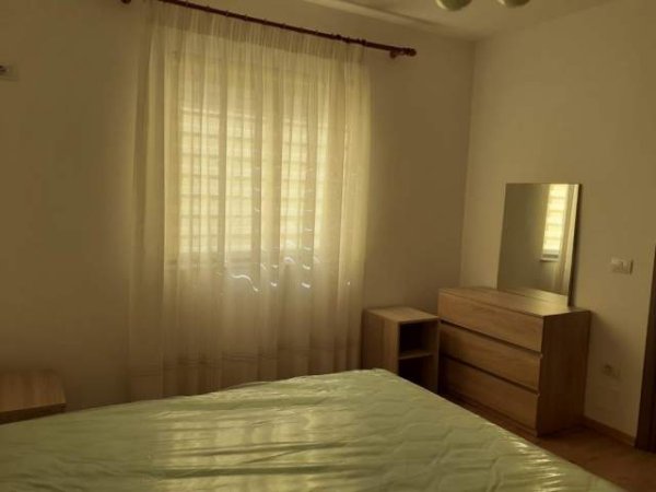 Tirane, jap me qera shtepi 2 Katshe Kati 0, 80 m² 450 Euro (Zona Brrylit)