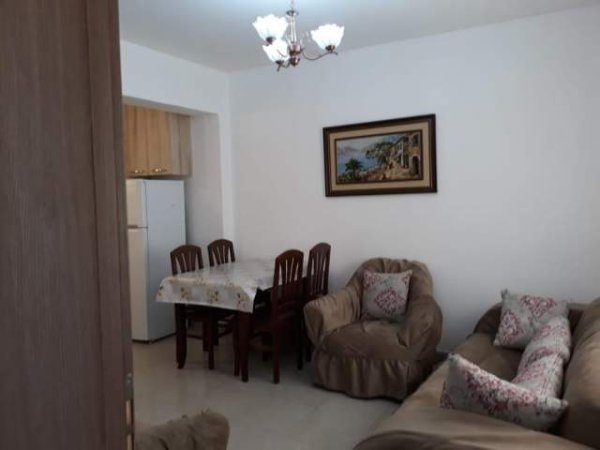 Tirane, jap me qera shtepi 2 Katshe Kati 0, 80 m² 450 Euro (Zona Brrylit)