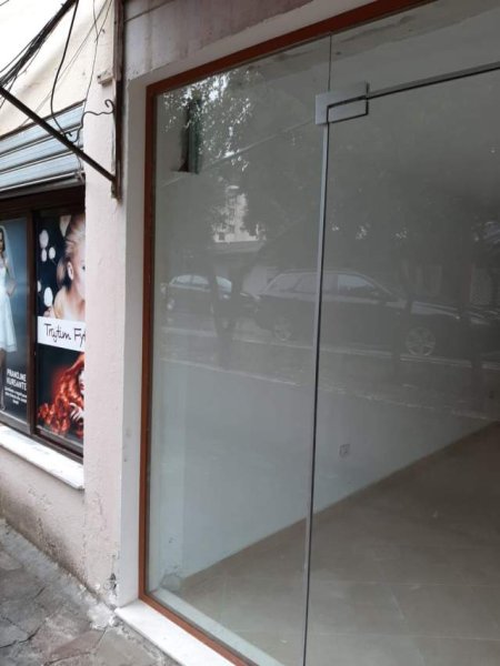 Tirane, shes dyqan Kati 0, 80 m² 90 000 Euro (Don Bosco)