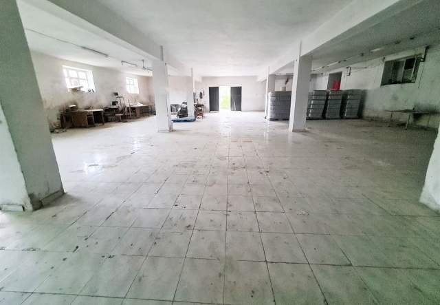 SHITET TRUALL+ MAGAZINË NË DELVINË 1.617 m² 150.000 Euro (Sarande)