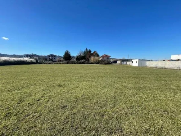 Tirane, shes toke 2.840 m² 195.000 Euro (Kashar)