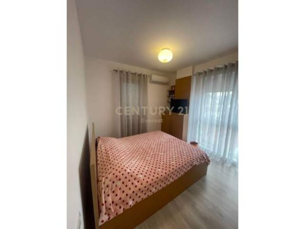 Tirane, jepet me qera apartament 2+1+BLK Kati 7, 80 m² 450 Euro (kompleksin "Kontakt" prane 21 Dhjetorit)