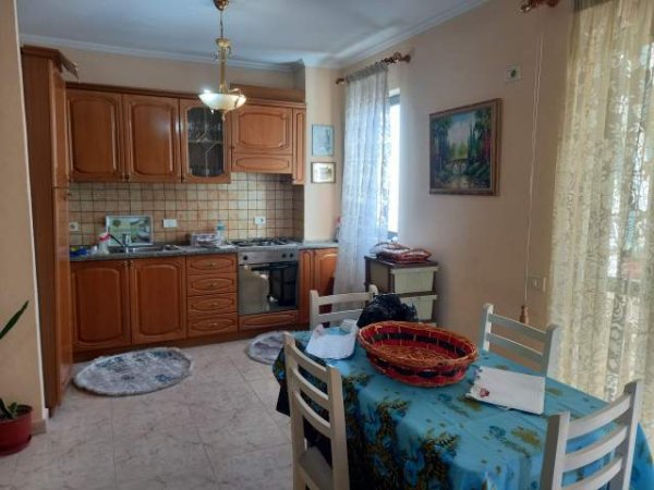 Tirane, jap me qera apartament 2+1+BLK Kati 5, 100 m² 350 Euro (Rruga Mihal Grameno)