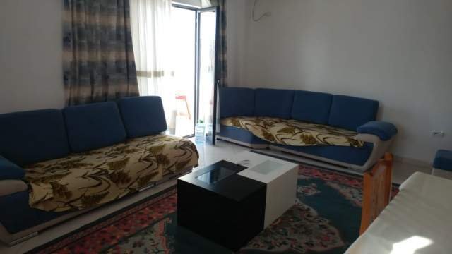 Tirane, jepet me qera apartament 2+1