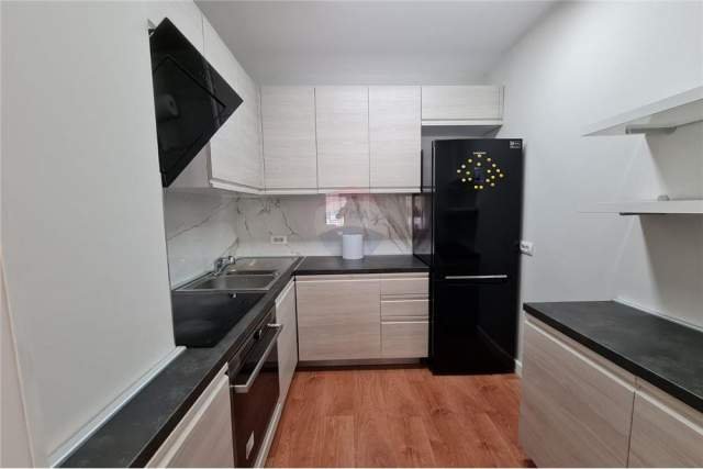 Tirane, shitet apartament 1+1 Kati 3, 75 m² 175.000 Euro