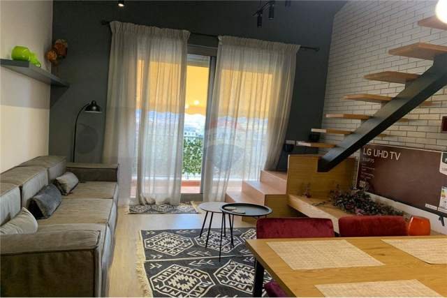 Tirane, jepet me qera apartament duplex Dublex 78 m² 950 Euro (Porta e Gjelber)