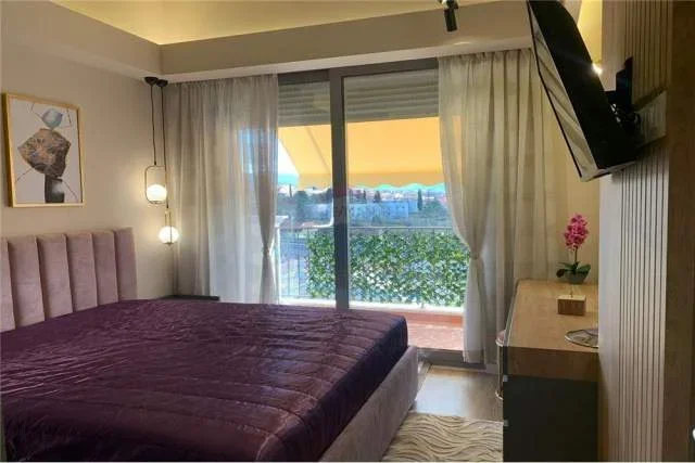 Tirane, jepet me qera apartament duplex Dublex 78 m² 950 Euro (Porta e Gjelber)