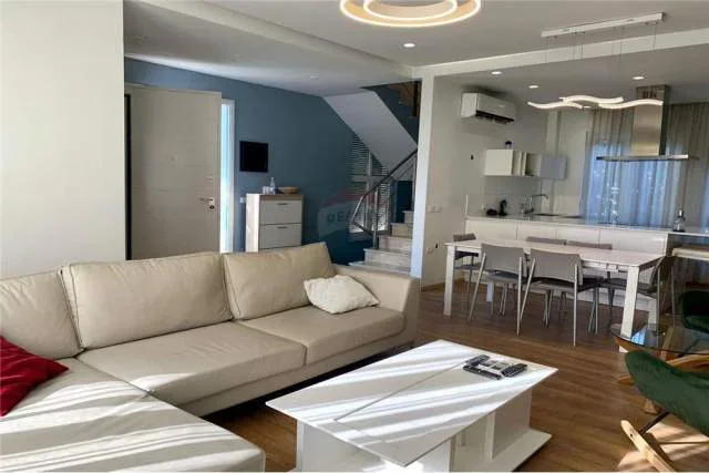 Tirane, jepet me qera Vile 3 Katshe 350 m² 2.200 Euro (Prane TEG)