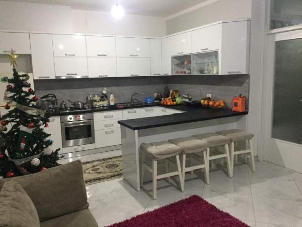 Tirane, shes apartament 3+1+A+BLK Kati 2, 136 m² 87.000 Euro (Rruga  Kastriotet Tirane)