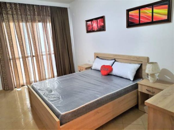Tirane, jepet me qera apartament 1+1 5 Maji