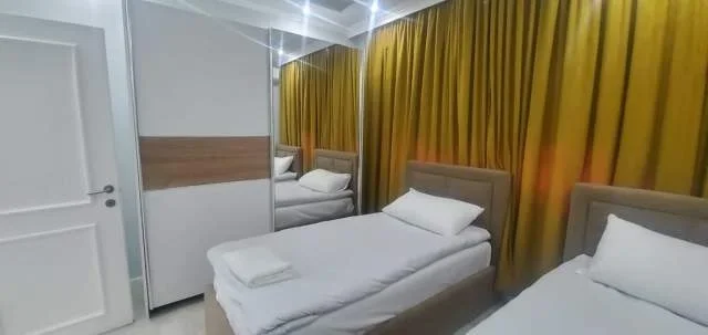 Tirane, jepet me qera apartament 2+1 Kati 1, 650 Euro (Pazari i Ri)
