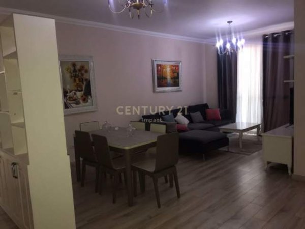 Tirane, jepet me qera apartament 2+1+2 kati 2, 93 m2 450 Euro /muaj (Rruga e elbasanit)