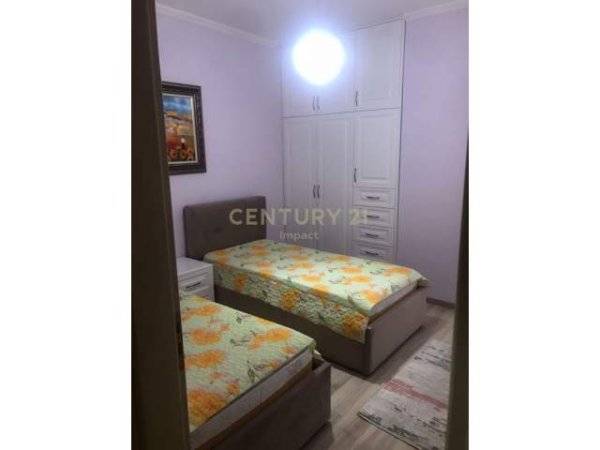 Tirane, jepet me qera apartament 2+1+2 kati 2, 93 m2 450 Euro /muaj (Rruga e elbasanit)