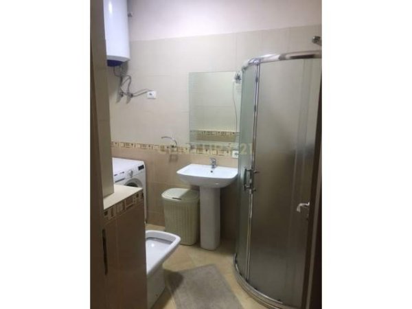 Tirane, jepet me qera apartament 2+1+2 kati 2, 93 m2 450 Euro /muaj (Rruga e elbasanit)