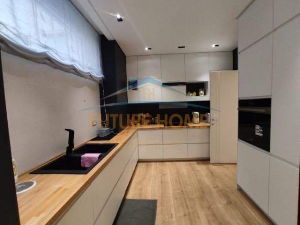 Tirane, shitet apartament Kati 5, 160 m² 420.000 Euro (Blloku)