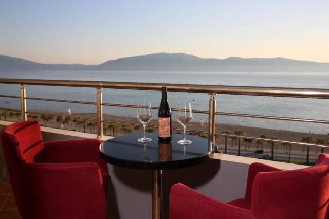 Vlore, jepet me qera apartament 2+1 & 1+1 Kati 10, 90 m² 60 Euro/dita (Rruga Murat Tebaci, Vlore)