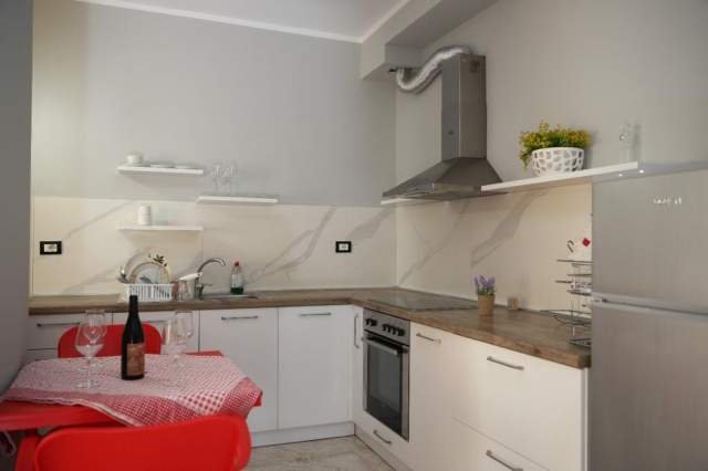 Vlore, jepet me qera apartament 2+1 & 1+1 Kati 10, 90 m² 60 Euro/dita (Rruga Murat Tebaci, Vlore)