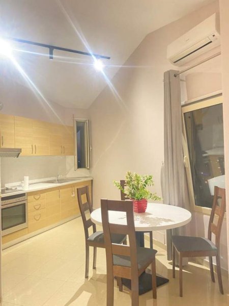 Tirane, jepet me qera apartament Kati 5, 119 m² 650 Euro (Peti)